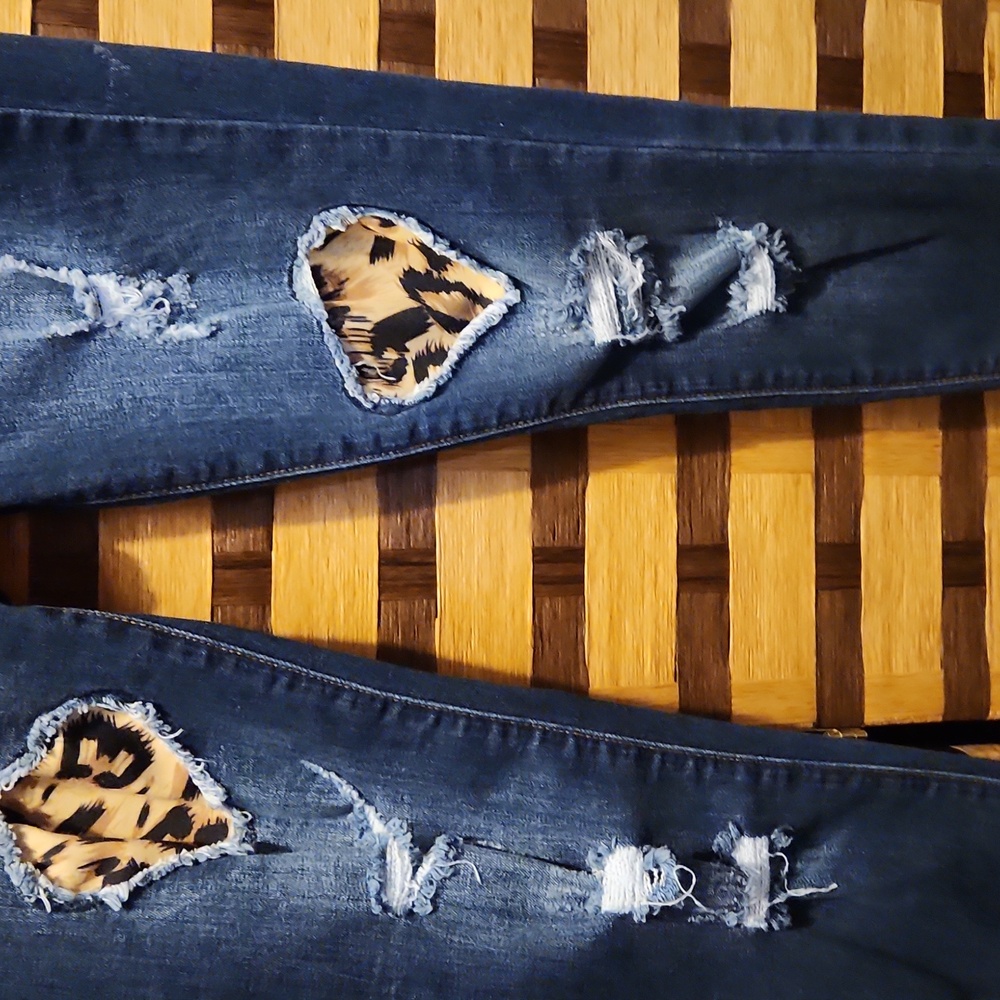 KanCan Skinny Distressed Leopard Patch Jeans - Picture 1 of 8